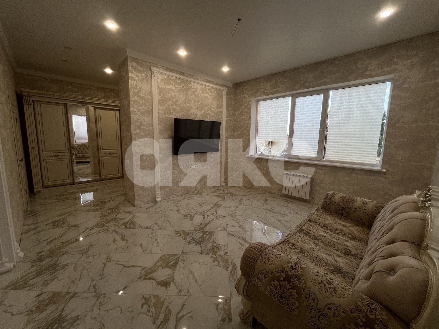 Фото №2: Дом 196 м² + 5.34 сот. - Чалтырь