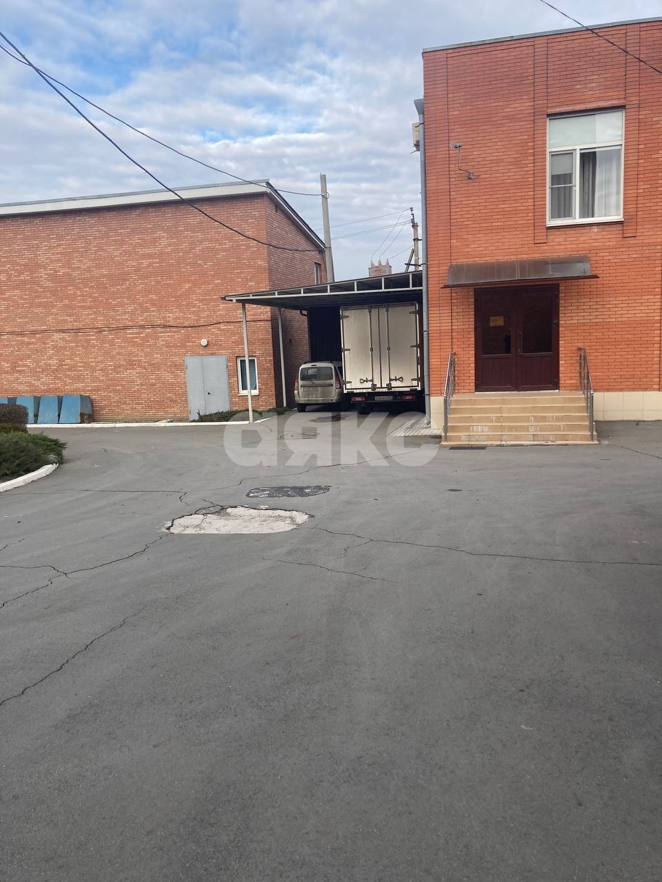 Фото №5: Коммерция 1037 м² - Шахты, п. Артём, ул. Жукова, 9