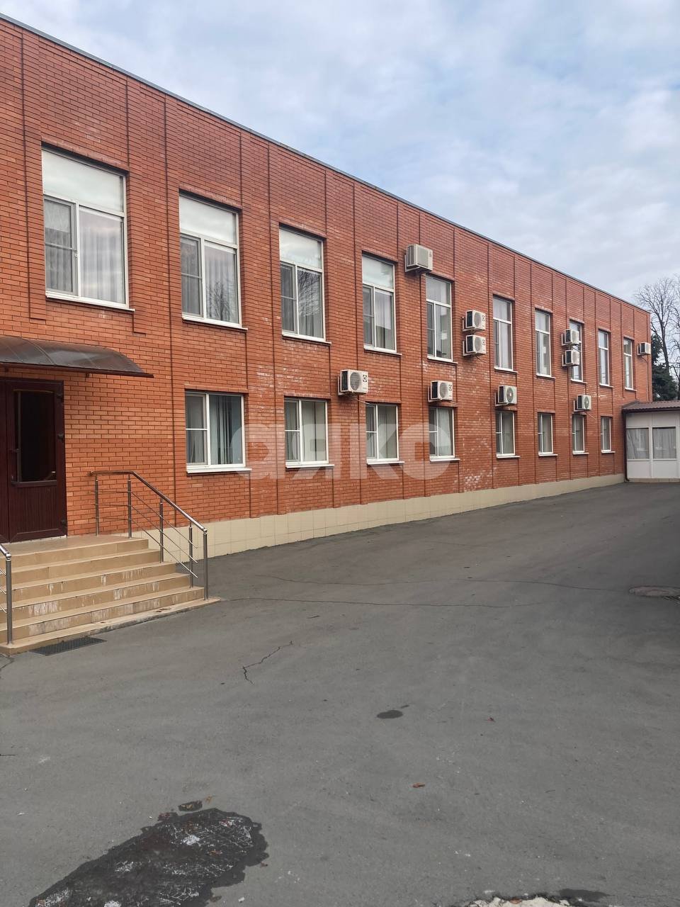 Фото №1: Коммерция 1037 м² - Шахты, п. Артём, ул. Жукова, 9