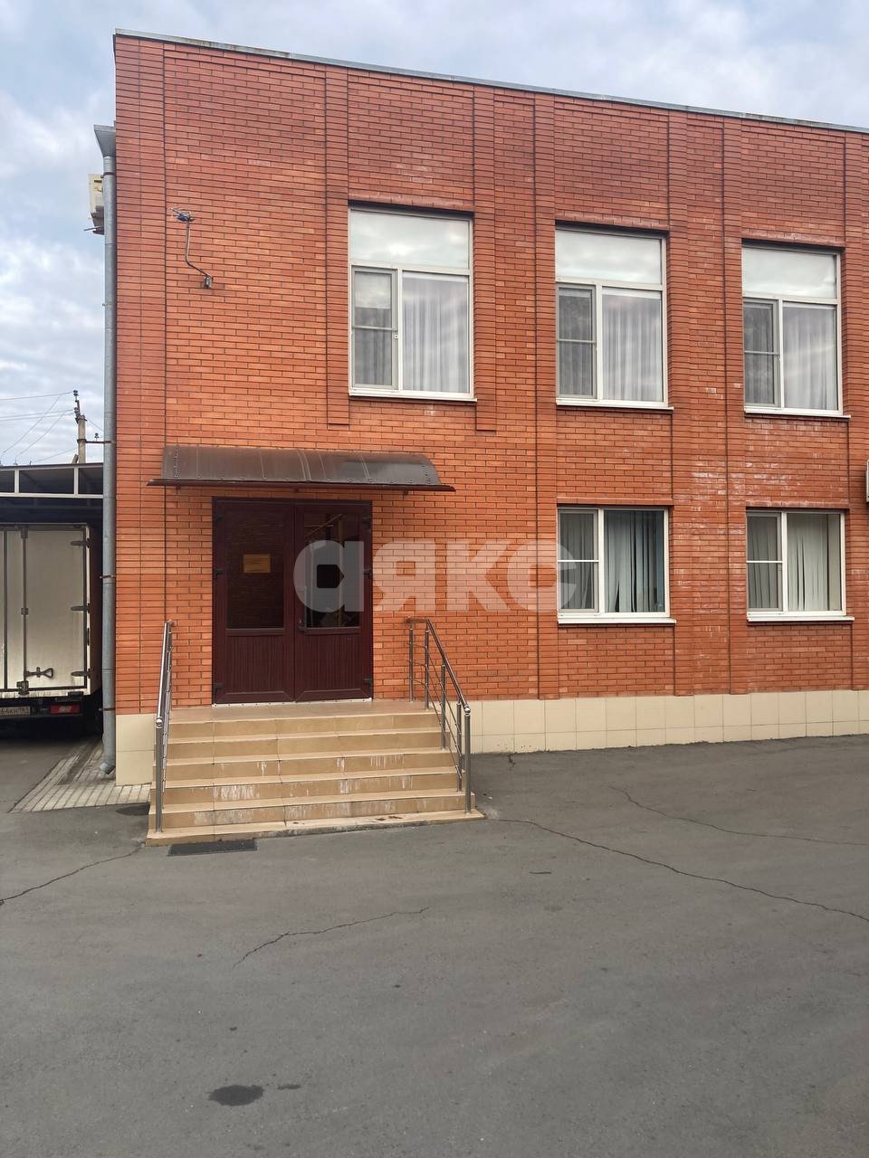 Фото №6: Коммерция 1037 м² - Шахты, п. Артём, ул. Жукова, 9